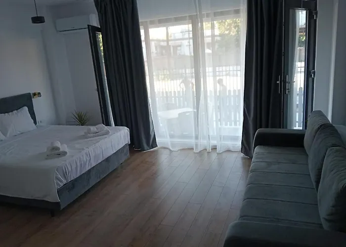 Nicholas Studio Saturn Mangalya fotoğrafı